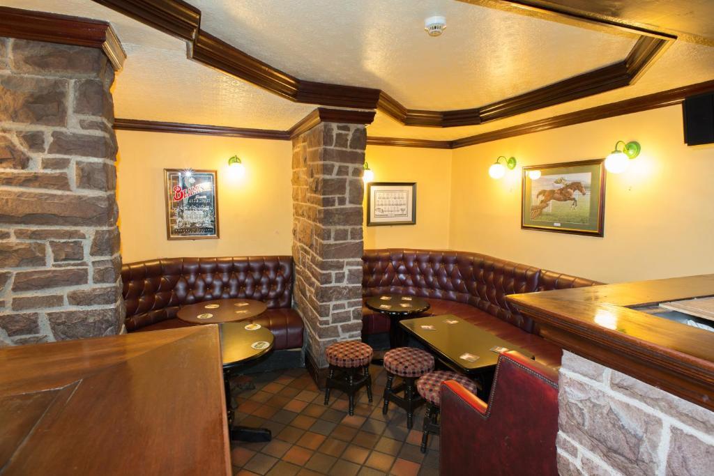 Milltown  Larkin'S Pub, Restaurant, And B&B מראה חיצוני תמונה