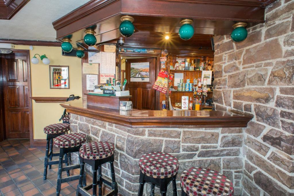 Milltown  Larkin'S Pub, Restaurant, And B&B מראה חיצוני תמונה