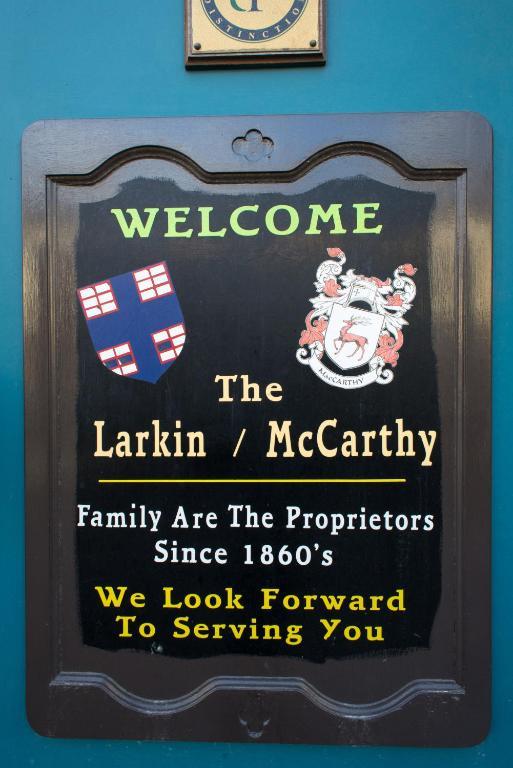 Milltown  Larkin'S Pub, Restaurant, And B&B מראה חיצוני תמונה